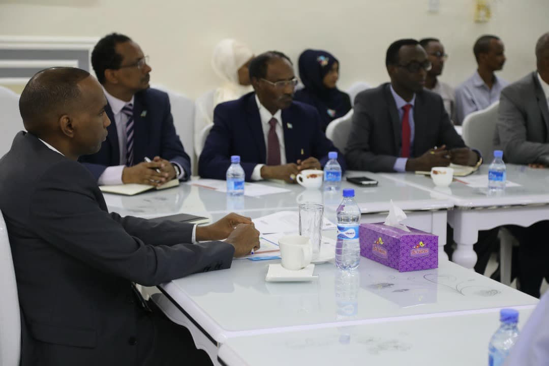 Raisul Wasaaraha Somalia oo ka qeyb galay  Shirka Tubta Siyaasadda loo dhan yahay