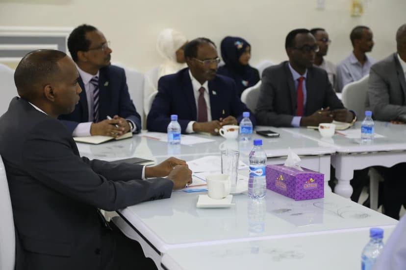 Raisul Wasaaraha Somalia oo ka qeyb galay  Shirka Tubta Siyaasadda loo dhan yahay