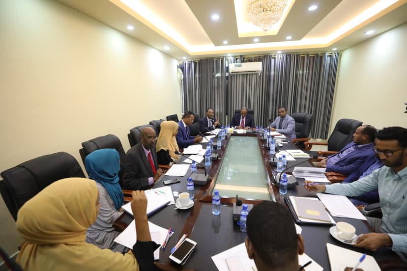 Ra’iisul Wasaare Khayre Oo Guddoomiyay Shirka Geeddi Socodka Dayn Cafinta Soomaaliya