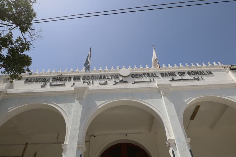Ra’iisul wasaare Khayre Oo Kormeeray Bangiga Dhexe Iyo Wasaaradda Maaliyadda