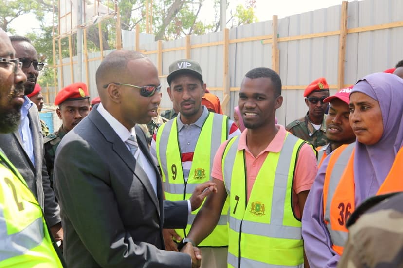 Ra’iisul wasaare Khayre oo Kormeeray Xarumaha Dib Loogu Dhisayo Ololaha Is-xilqaan