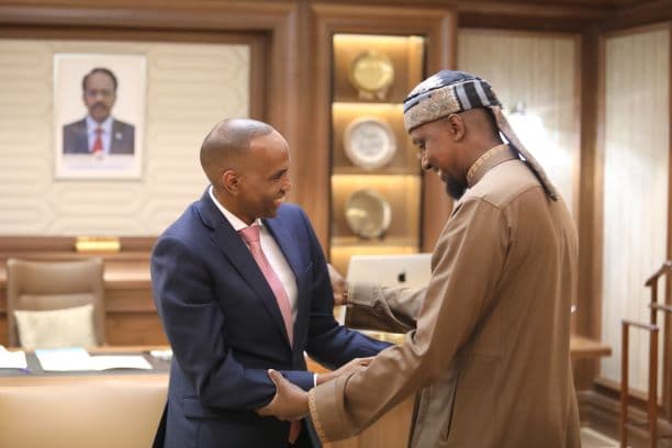 Ra’iisul Wasaare Khayre oo Xafiiskiisa Ku Qaabilay Sheekh Maxamed Ibraahim Cali