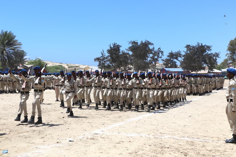 Ra’iisul Wasaare Khayre Oo Tababar U Xiray Ciidamo Loo Diyaariyay Qorsha Sugidda Amniga Caasimadda