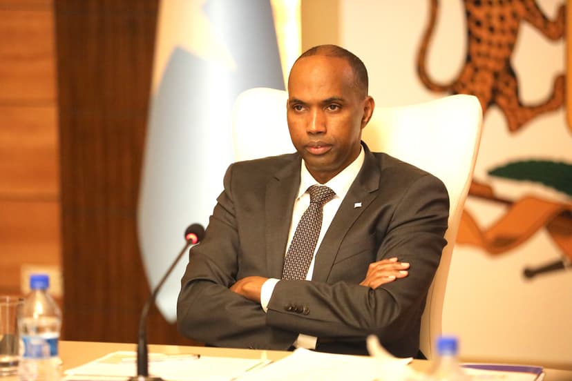Xukuumadda Oo Meel Marisay Hindise Sharciyeedyo, Siyaasado iyo Heshiisyo