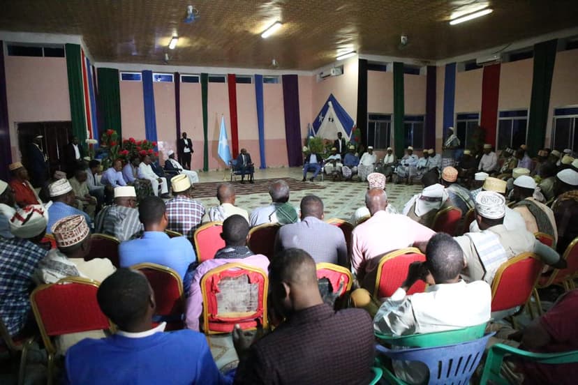 Ra’iisul Wasaare Khayre Iyo Odayaasha Dhaqanka Oo ka Wada Hadlay Dib-u-heshiisiinta Iyo Dhismaha Galmudug Loo Dhanyahay