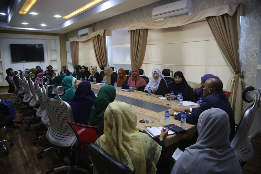 Xog-hayaha Joogtada Xafiiska Ra’iisul Wasaaraha Oo Kulan La Qaatay Haweenka Ka Shaqeeya Xafiiska