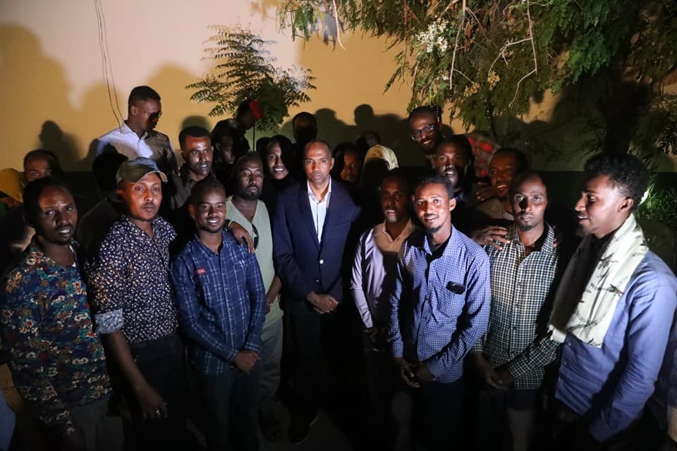 Ra’iisul Wasaare Khayre Oo Dhallinyarada Gaalkacyo Kala Hadlay Dhamaystirka Hey’adaha Dowladeed Ee Galmudug