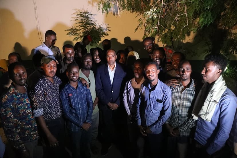 Ra’iisul Wasaare Khayre Oo Dhallinyarada Gaalkacyo Kala Hadlay Dhamaystirka Hey’adaha Dowladeed Ee Galmudug