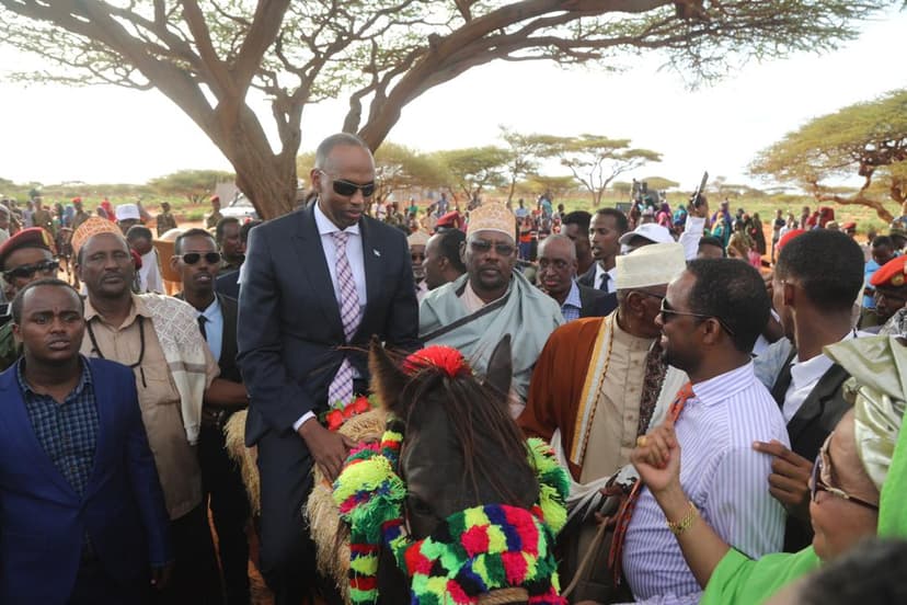 Ra’iisul Wasaare Khayre Oo Kulan Qado Ah La Qaatay Ugaas Xasan Ugaas Maxamed Ugaas Nuur