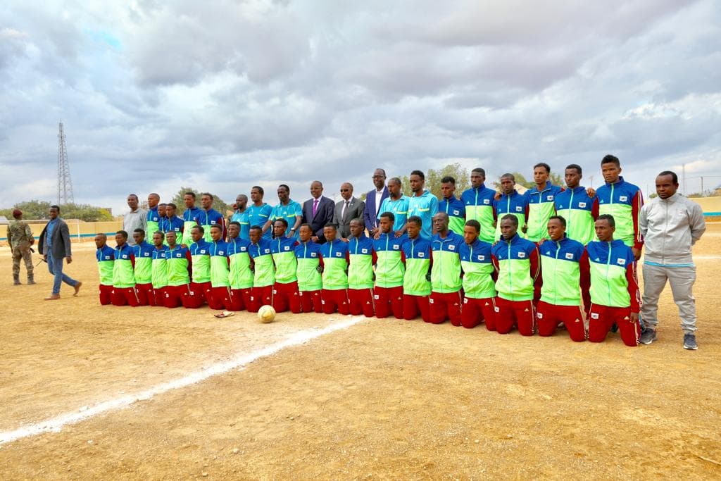 Ra’iisul Wasaare Khayre Oo Koonfur Galbeed Ku Wareejiyay 150,000 Doolar Oo Lagu Horumarinayo Garoonka Ciyaaraha Dr. Ayuub