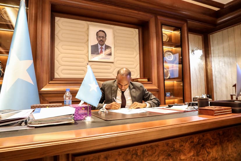 Ra’iisul Wasaare Khayre Oo Bixiyay 317,000 oo Doollar Oo Dib Loogu Dhisayo Buundada Baardheere