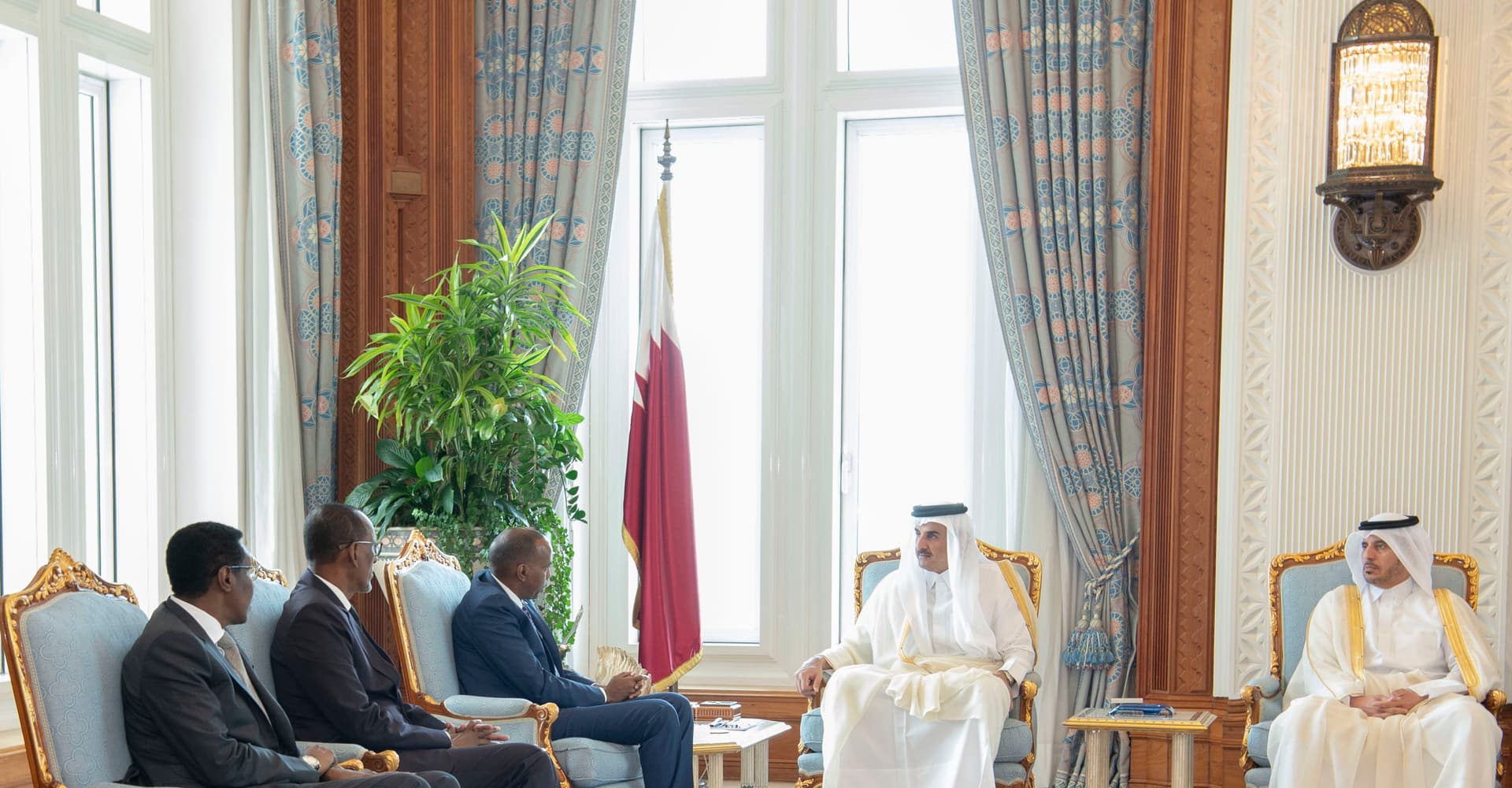 Ra’iisul Wasaare Xasan Cali Khayre Iyo Amiirka Qatar Oo Dooxa Ku Kulmay
