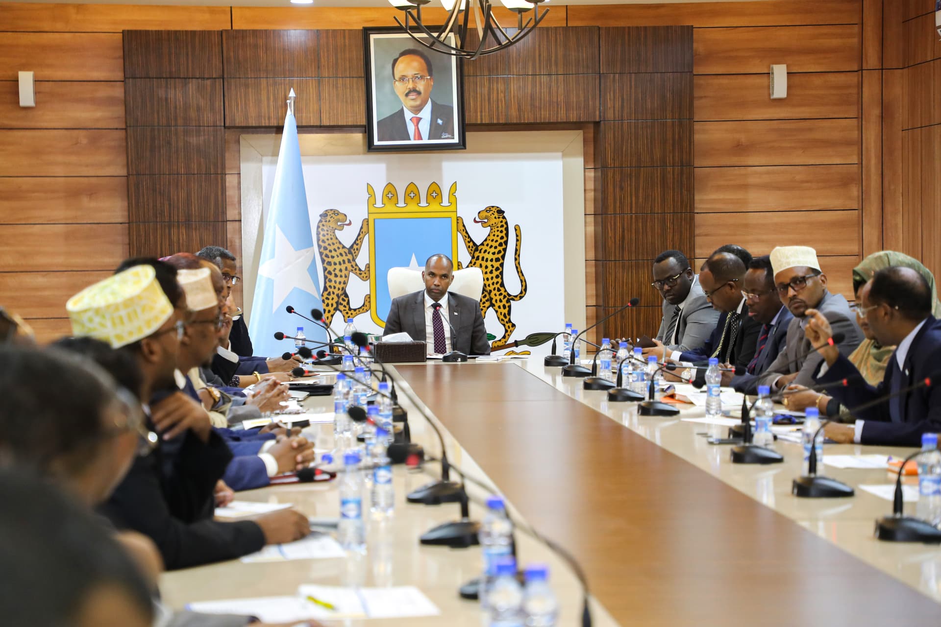 Golaha Wasiirrada ayaa meel mariyay xubno kamid Noqonaya maamulka sare ee bangiga dhexe