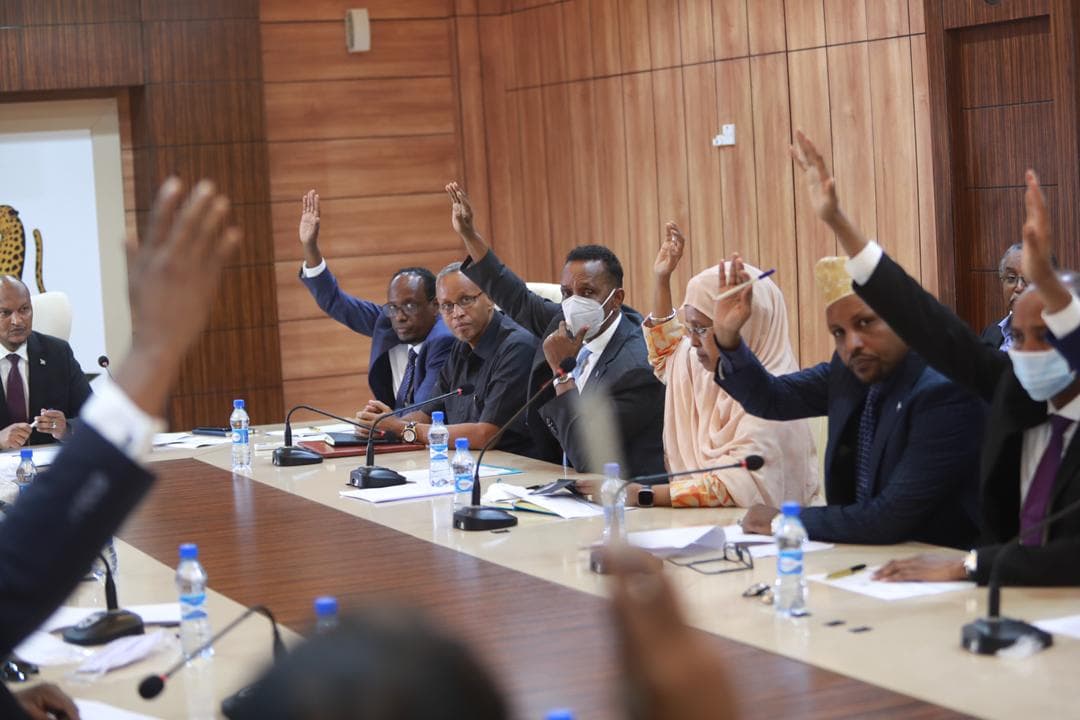 Xukuumadda oo Meel Marisay 5 Xubnood oo Kamid Noqonaya Golaha Adeegga Garsoorka Iyo Xubnaha Maamulka Hey’adda Batroolka