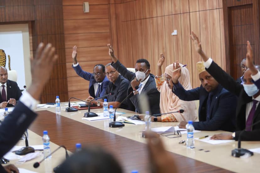 Xukuumadda oo Meel Marisay 5 Xubnood oo Kamid Noqonaya Golaha Adeegga Garsoorka Iyo Xubnaha Maamulka Hey’adda Batroolka