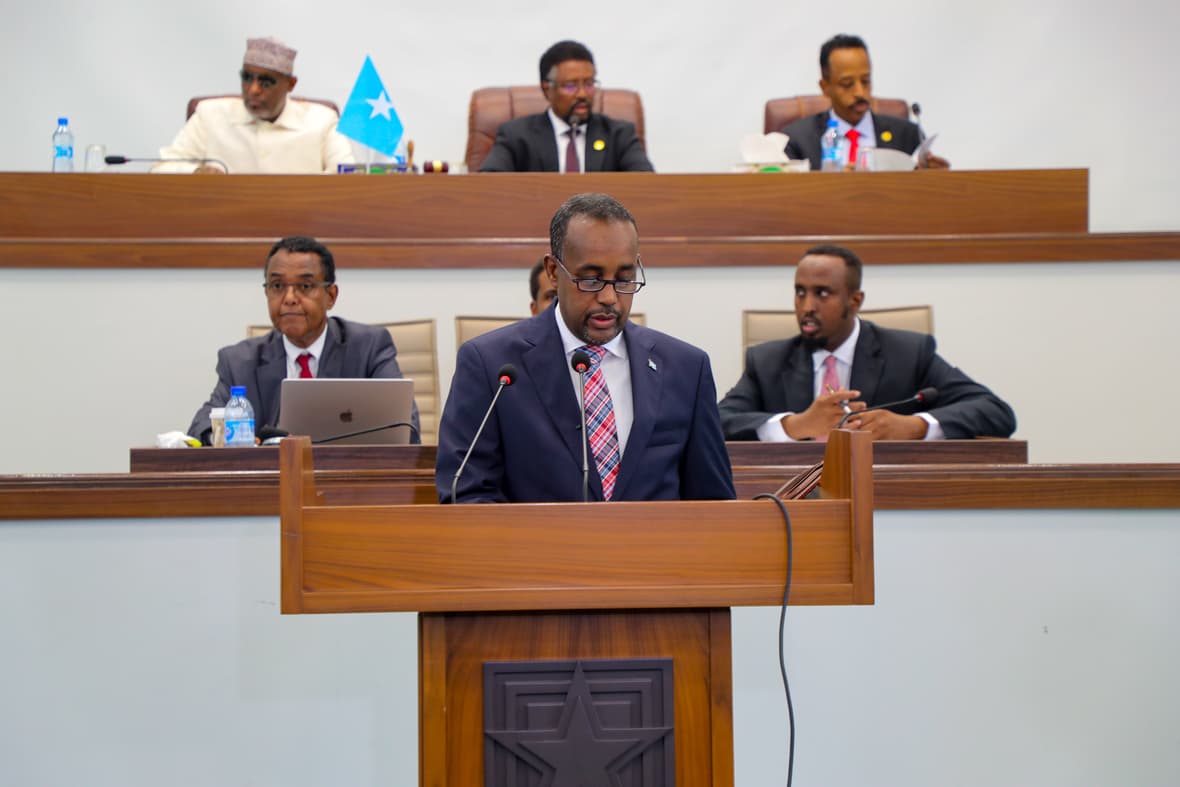 Ra’iisul Wasaare Rooble oo uga mahadceliyey Xildhibaanada ansixinta Golaha iyo Qorshaha Xukuumadda