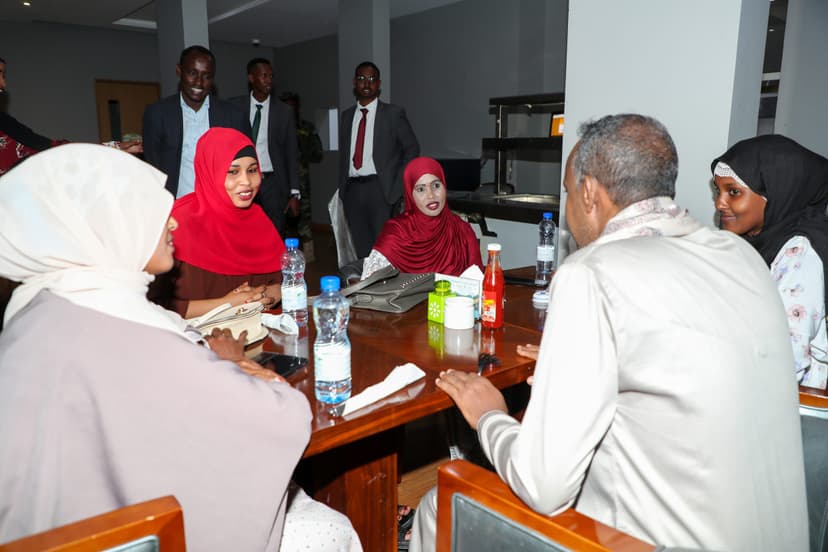 Ra’iisul Wasaaraha oo Wakhti la qaatay Shacabka Magaalada Garowe