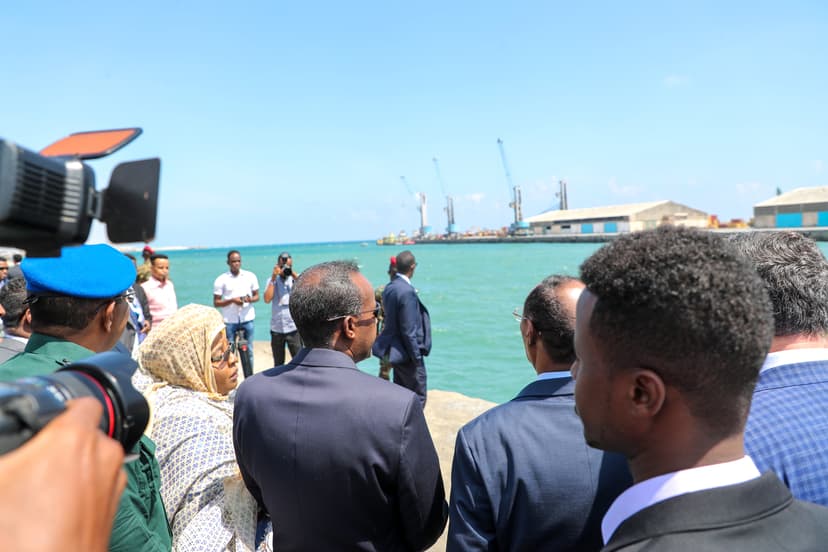 Ra’iisul Wasaaraha oo kormeeray  Dekedda Muqdisho