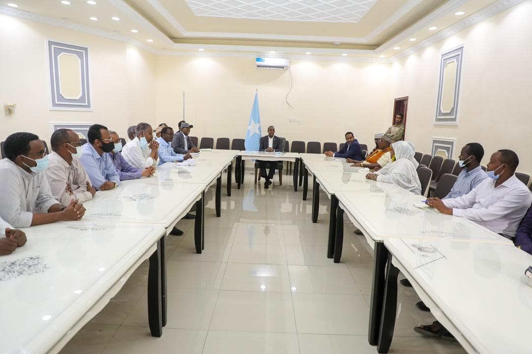 Ra’iisul Wasaare Rooble ayaa ku baaqay Shir deg-deg ah oo looga arinsanayo ammaanka Caasimadda