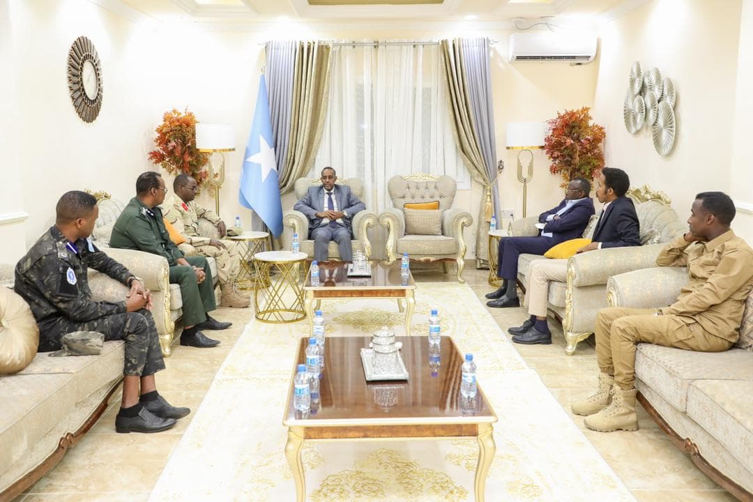Ra’iisul Wasaare Rooble oo la kulmay Agaasimaha cusub ee NISA, Hoggaanka maxkamadda ciidammada, taliyeyaasha amniga  Gobolka