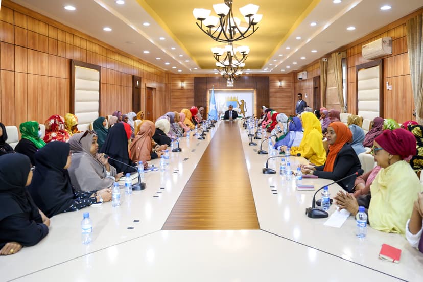 Ra’iisul Wasaare Xamse oo la kulmay Haweenka Soomaaliyeed