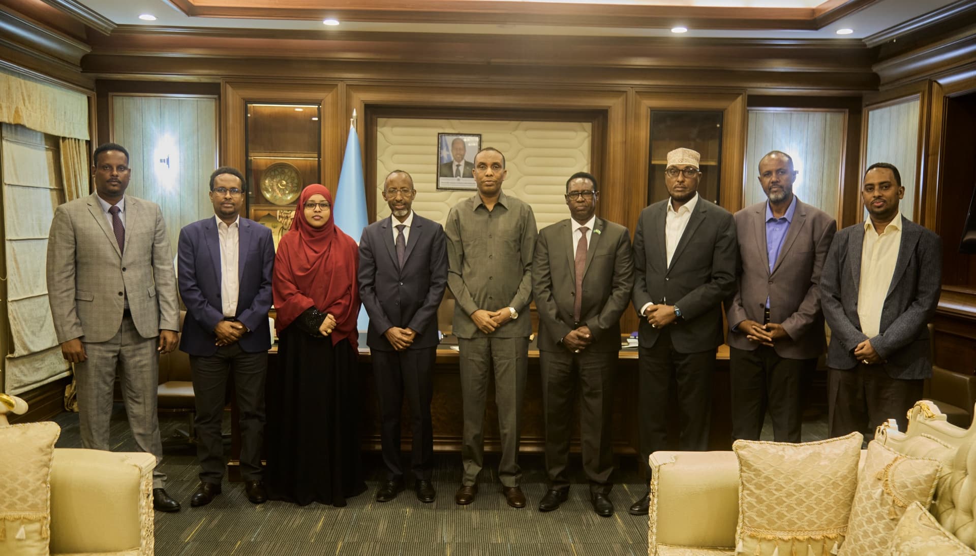 Ra’iisul Wasaare Xamse ayaa ku amaanay Wasiirka Waxbarashada iyo Masuuliyiinta kale ee Wasaaradda tallaabooyinka muuqda ee ay qaadeen