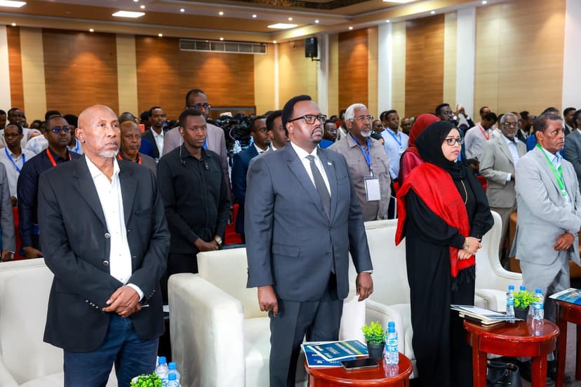 Ku-simaha Ra’iisul Wasaaraha oo furay Shirweynaha Dib-u-qaabeynta Waxbarashada dalka.