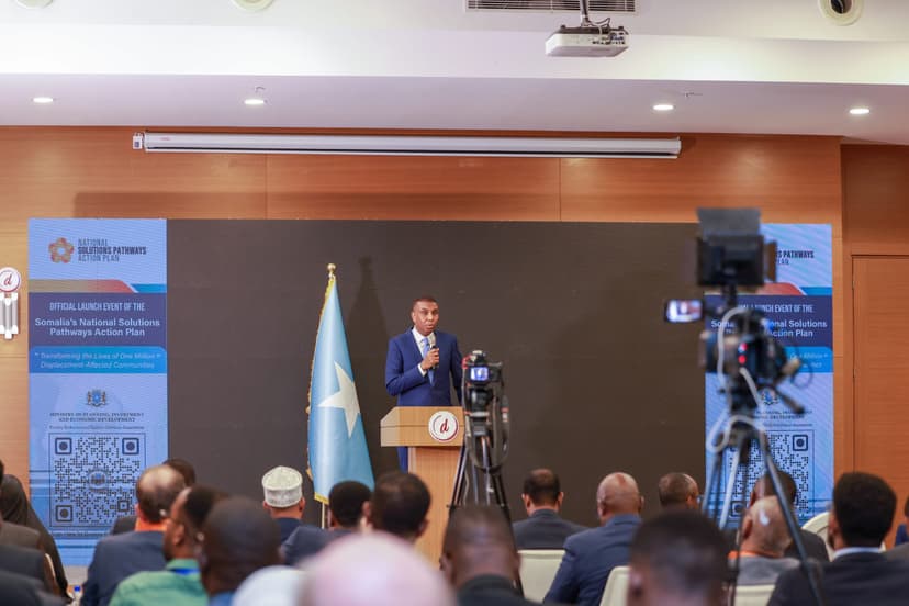 Ra’iisul Wasaare Xamsa “Hal milyan oo Soomaali ah haddii ay nolosha caadiga ah ku soo laabtaan, lagana saaro barakaca waa tallaabo guul ah”.