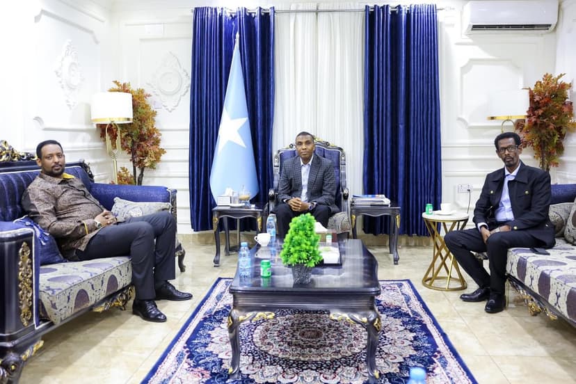 Ra’iisul Wasaare Xamsa oo kulan la yeeshay Madaxweyne ku-xigeennada Galmudug iyo Jubbaland