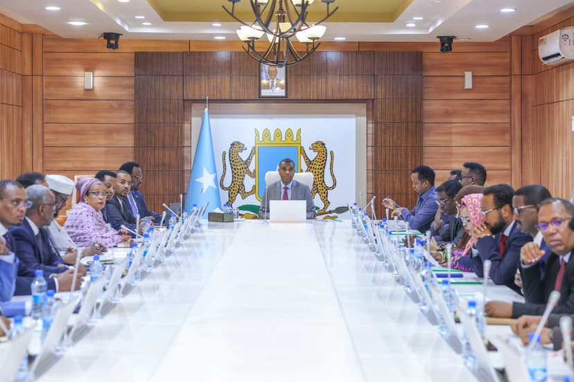 Golaha Wasiirrada oo guddi u saaray nooca xiriir ee ka dhexeeya eedaysane Axmed Madoobe iyo kooxaha Khawaarijta ah,