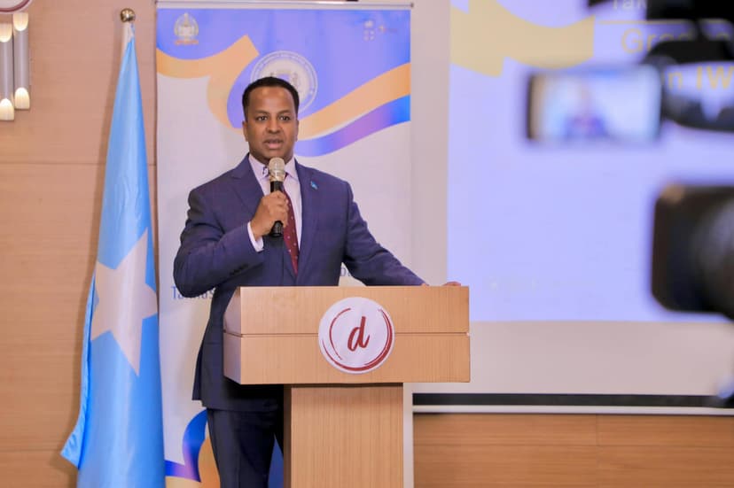 Ra’iisul Wasaare ku-xigeenka 2-aad ee Xukuumadda oo ka qeyb galay munaasabad lagu guddoonsiinayey 34 arday oo ka qalinjabiyay barnaamijka waxbarashada heerka labaad