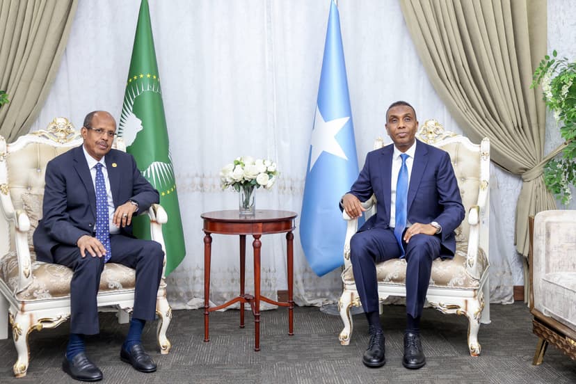 Ra’iisul Wasaare Xamsa oo qaabilay Guddoomiyaha Midowga Afrika