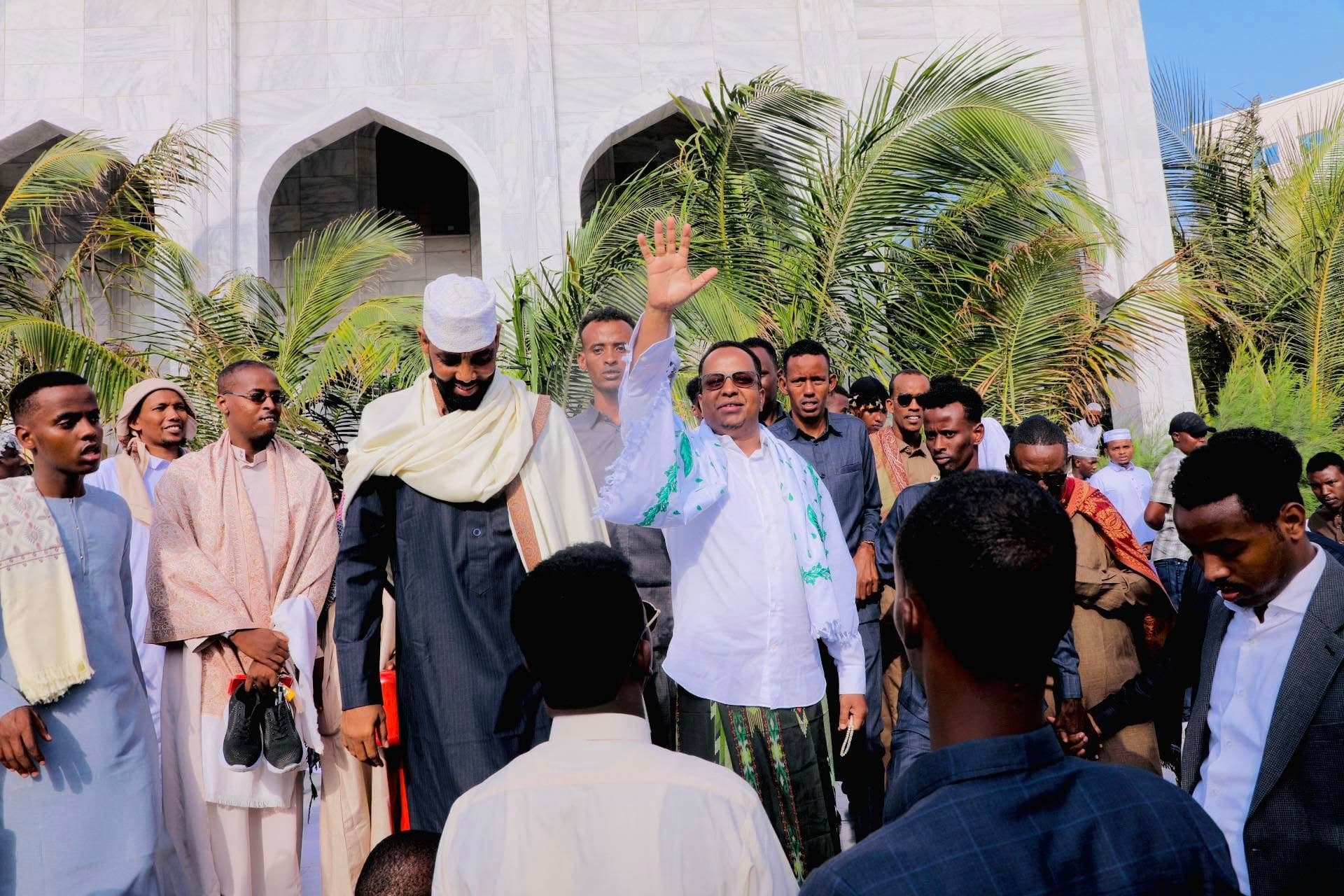 Ra’iisul Wasaare ku Xigeenka Xukuumadda oo shacabka caasimadda kula tukaday Masjidka Cali Jimcaale