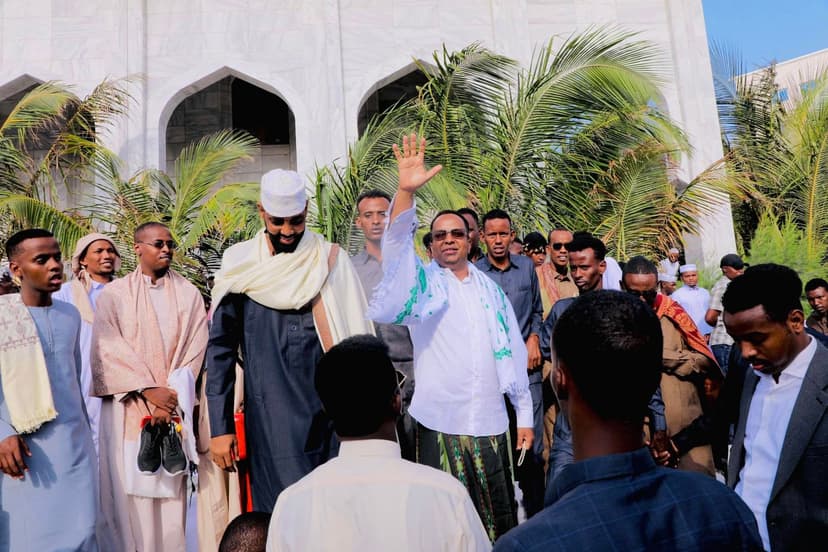 Ra’iisul Wasaare ku Xigeenka Xukuumadda oo shacabka caasimadda kula tukaday Masjidka Cali Jimcaale