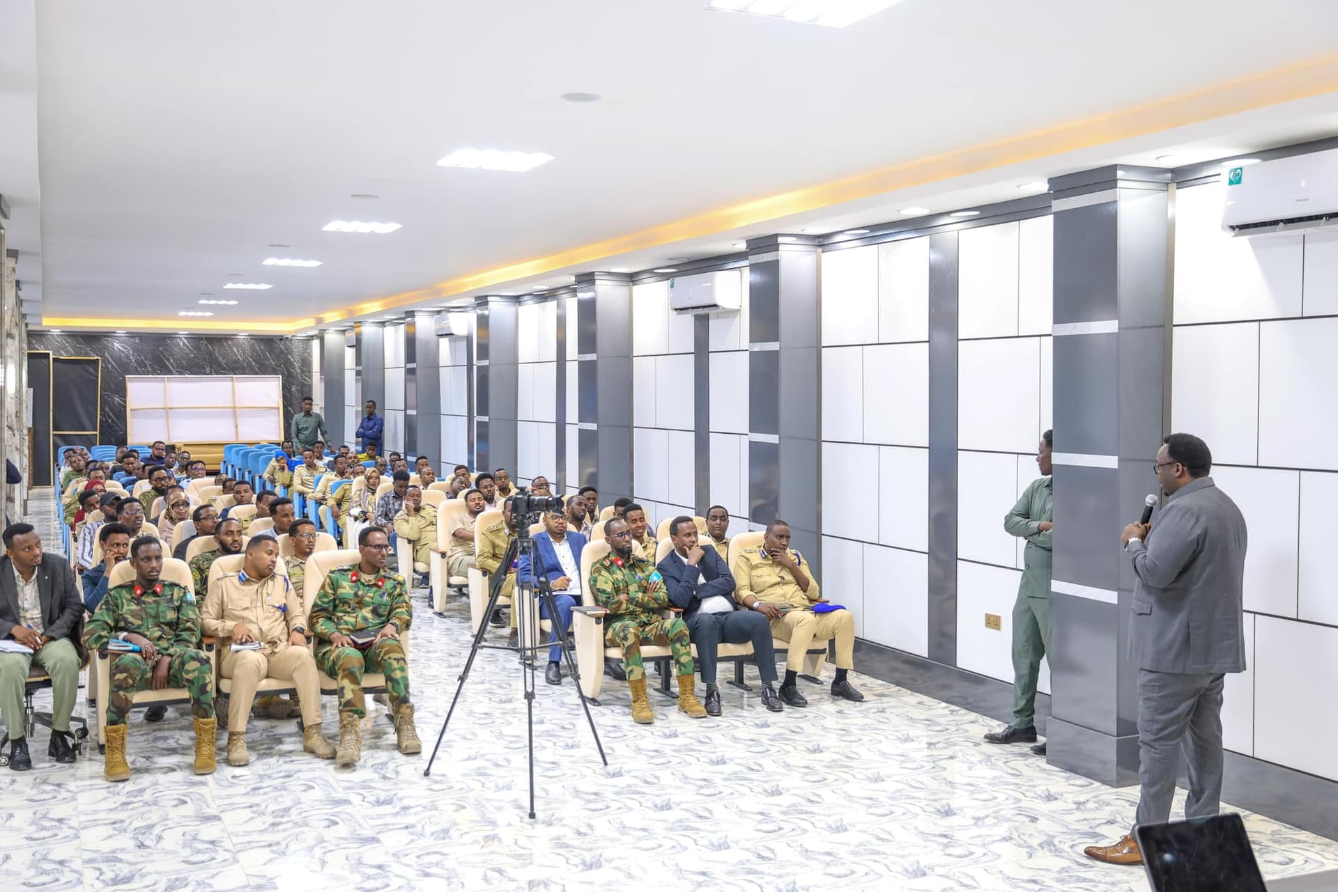 Ku simaha Ra’iisul wasaaraha oo kulan la qaatay Maamulka gobolka iyo hay’adaha ammaanka