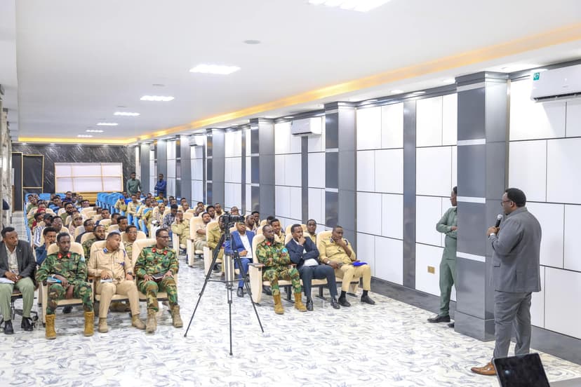 Ku simaha Ra’iisul wasaaraha oo kulan la qaatay Maamulka gobolka iyo hay’adaha ammaanka