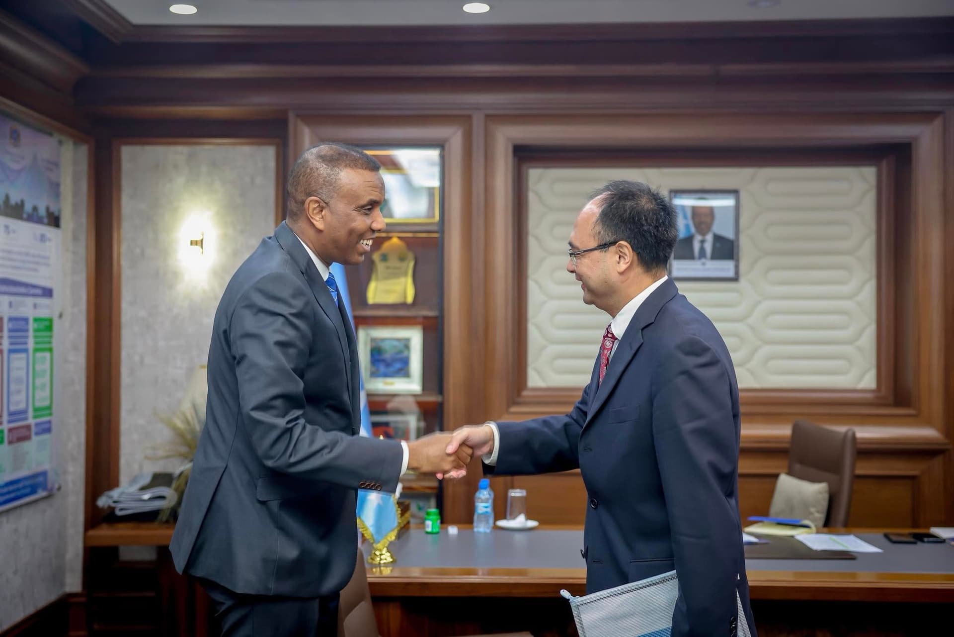 Ra’iisul Wasaare Xamsa oo qaabilay ku-simaha Danjiraha Jamhuuriyadda Shiinaha u fadhiya Soomaaliya