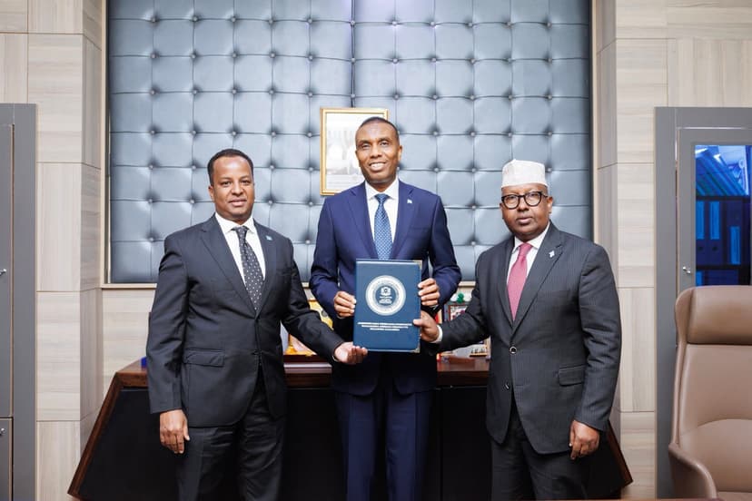 Ra’iisul Wasaare Xamsa oo xilka u kala wareejiyey Wasiirka arrimaha dibadda iyo wasiirkii hore