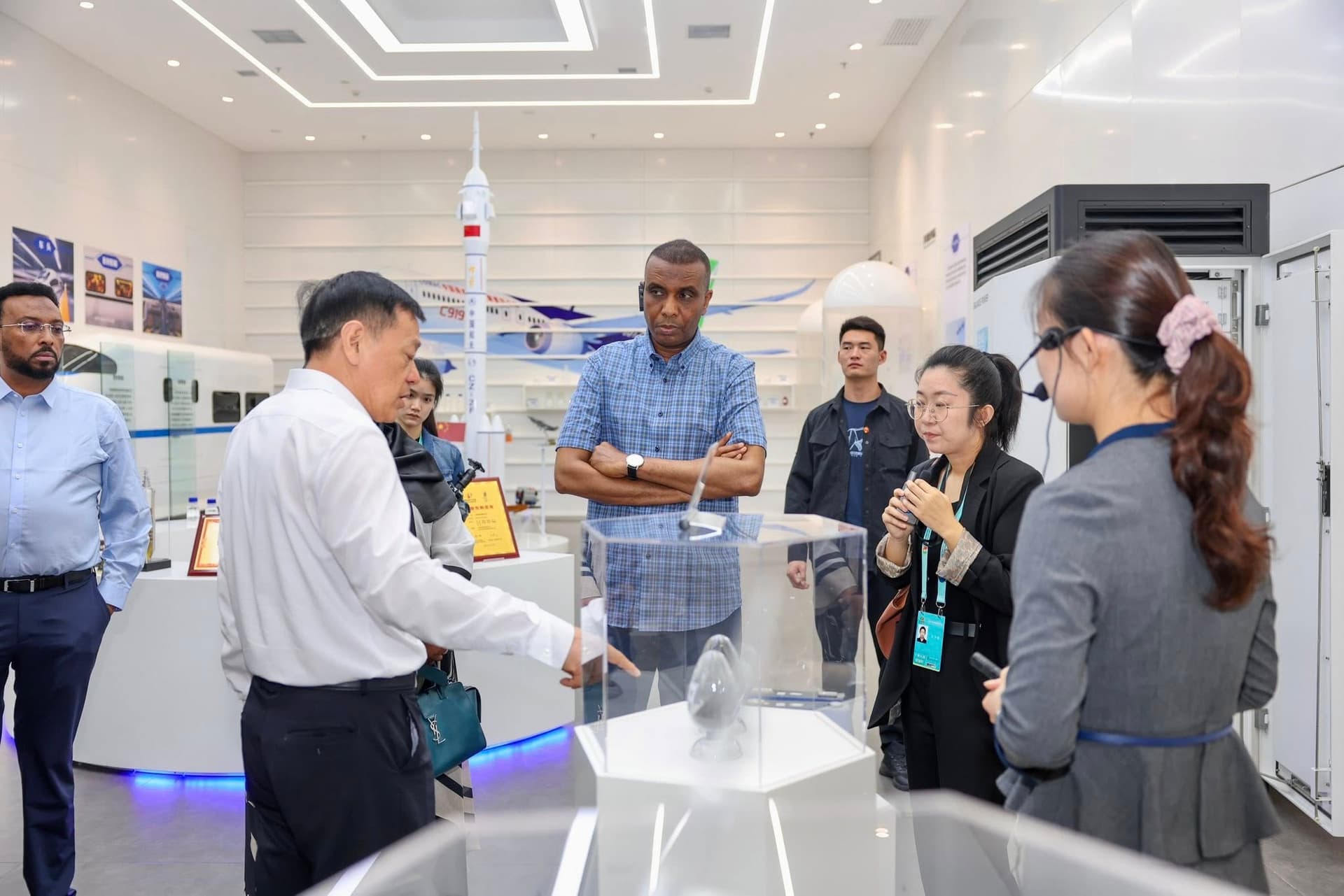 Ra’iisul Wasaare Xamsa Cabdi Barre oo booqday xarunta Warshadaha Tamarta iyo Kiimikada ee Ningdong,  Ningxia.
