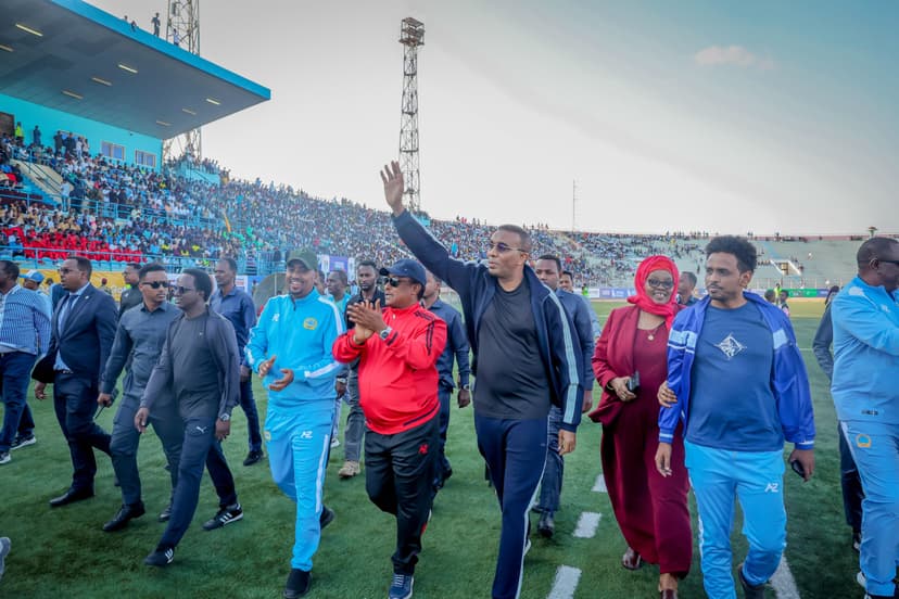 Ra’iisul Wasaare Xamsa “Hormarka ka jira caasimadda, waxa uu ka muuqdaa sida uu galabta u eg yahay Stadium Muqdisho.”