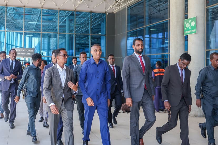 Ra’iisul Wasaaraha oo Kormeeray Garoonka diyaaradaha Aden Cadde
