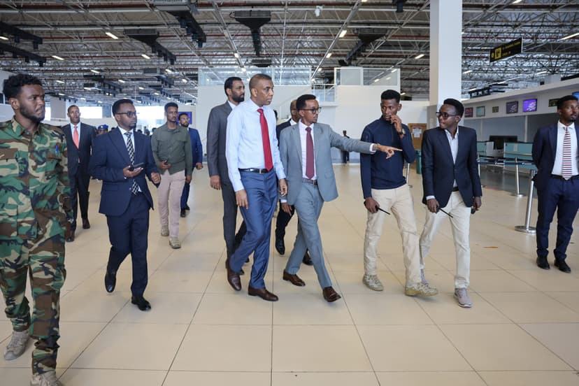 Ra’iisul Wasaare Xamsa oo Kormeeray Garoonka diyaaradaha Aaden Cabdulle