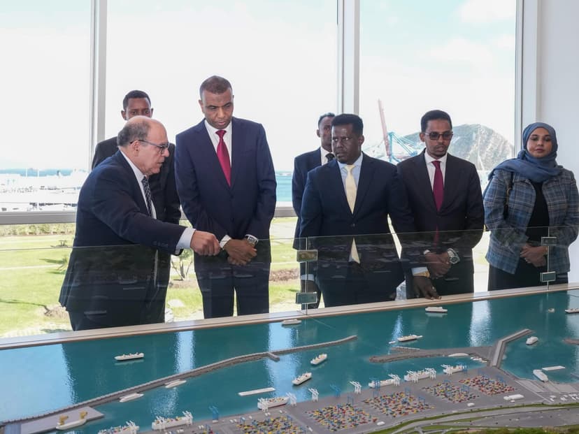 Ra’iisul Wasaare Xamsa oo booqday Dekadda caalamiga ah ee Tanger Med ee Boqortooyada Morooko