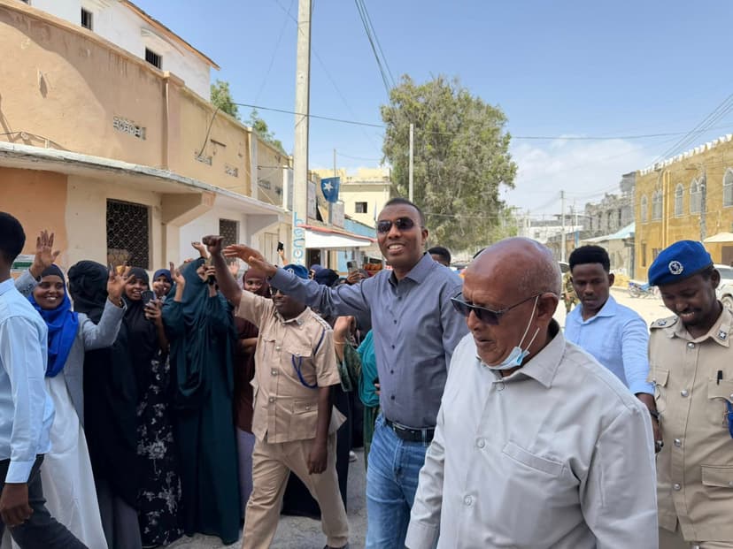 Ra’iisul Wasaare Xamsa oo kormeeray qaar ka mid ah goobaha Codbixinta Gobolka Banaadir
