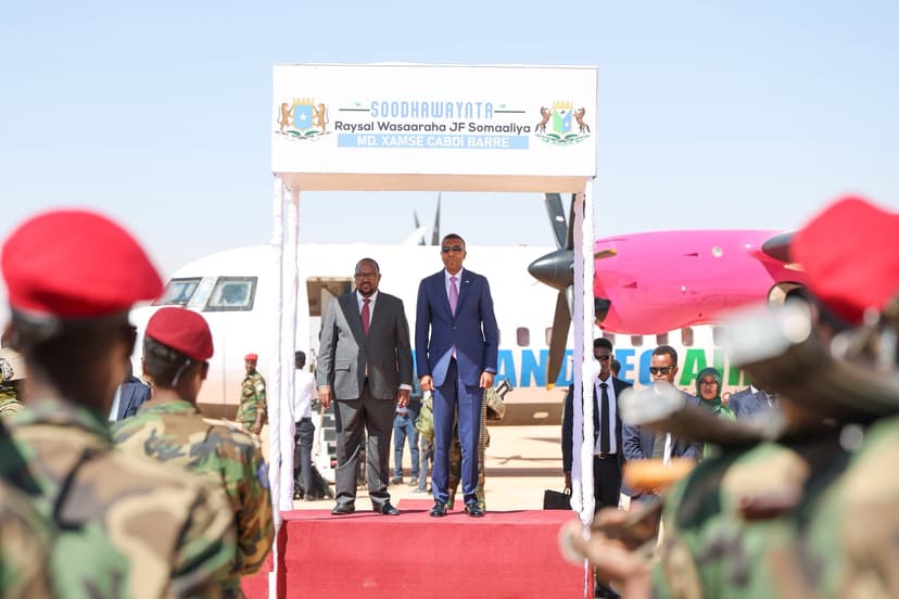 Prime Minister Hamza Abdi Barre arrives in Lasanod, the capital of the Northeastern State