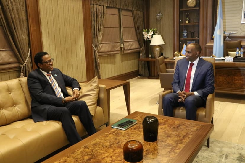 Ra’iisul Wasaare Khayre Oo Qaabilay Safiirka Djibouti Ee Soomaaliya