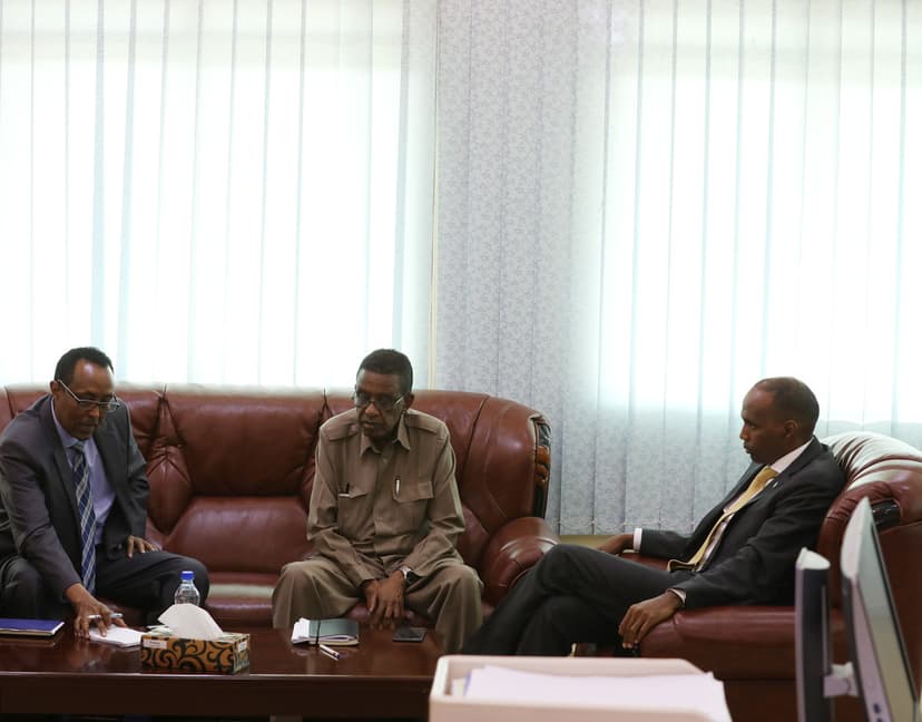 Ra’iisul Wasaare Khayre Oo kormeeray Wasaaradda Maaliyadda, Xarunta Gobalka Banaadir Iyo Dekadda Muqdisho
