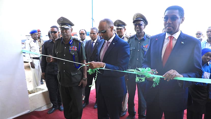 Ra’iisul Wasaare Khayre Oo Daah-furay Xaarunta Gurmadka deg-degga ah ee Ciidanka Booliiska Oo Dib Loo Dhisay