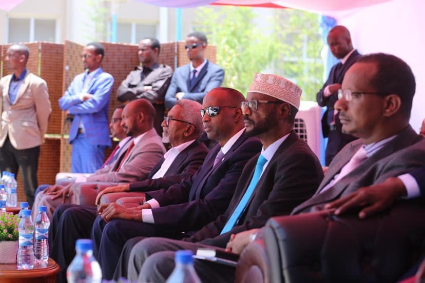 Ra’iisul Wasaare Khayre Oo Ka wakiil Ah Madaxwayne Farmaajo oo Furay Kalfadhiga 5-aad ee Aqalka Sare
