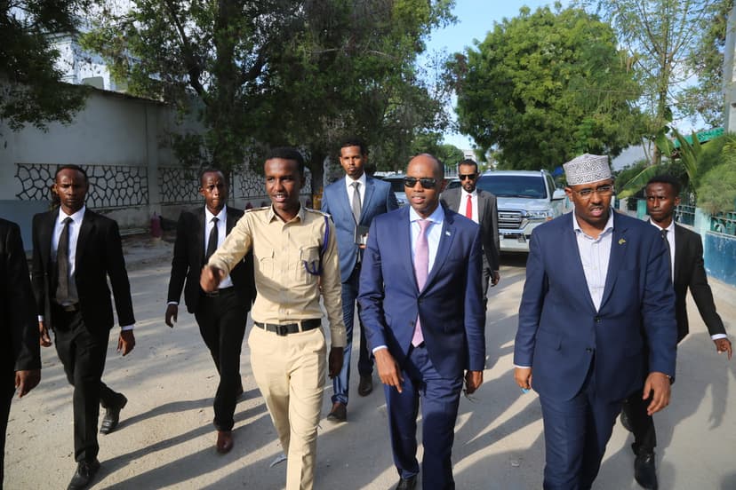Ra’iisul Wasaare Khayre Oo Kormeeray Wasaaradda Maaliyadda Iyo Saldhigga Booliiska Xamar Weyne